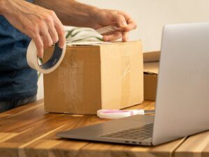 Kargo ve E-Ticaret Kolisi
